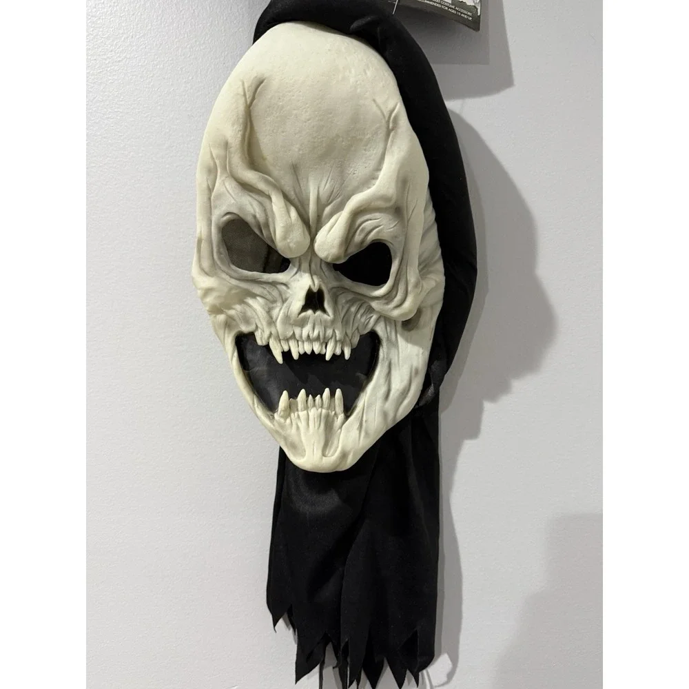VTG‎ Glow In The Dart Ghostface Unlimited Mask With Shroud Spirit B